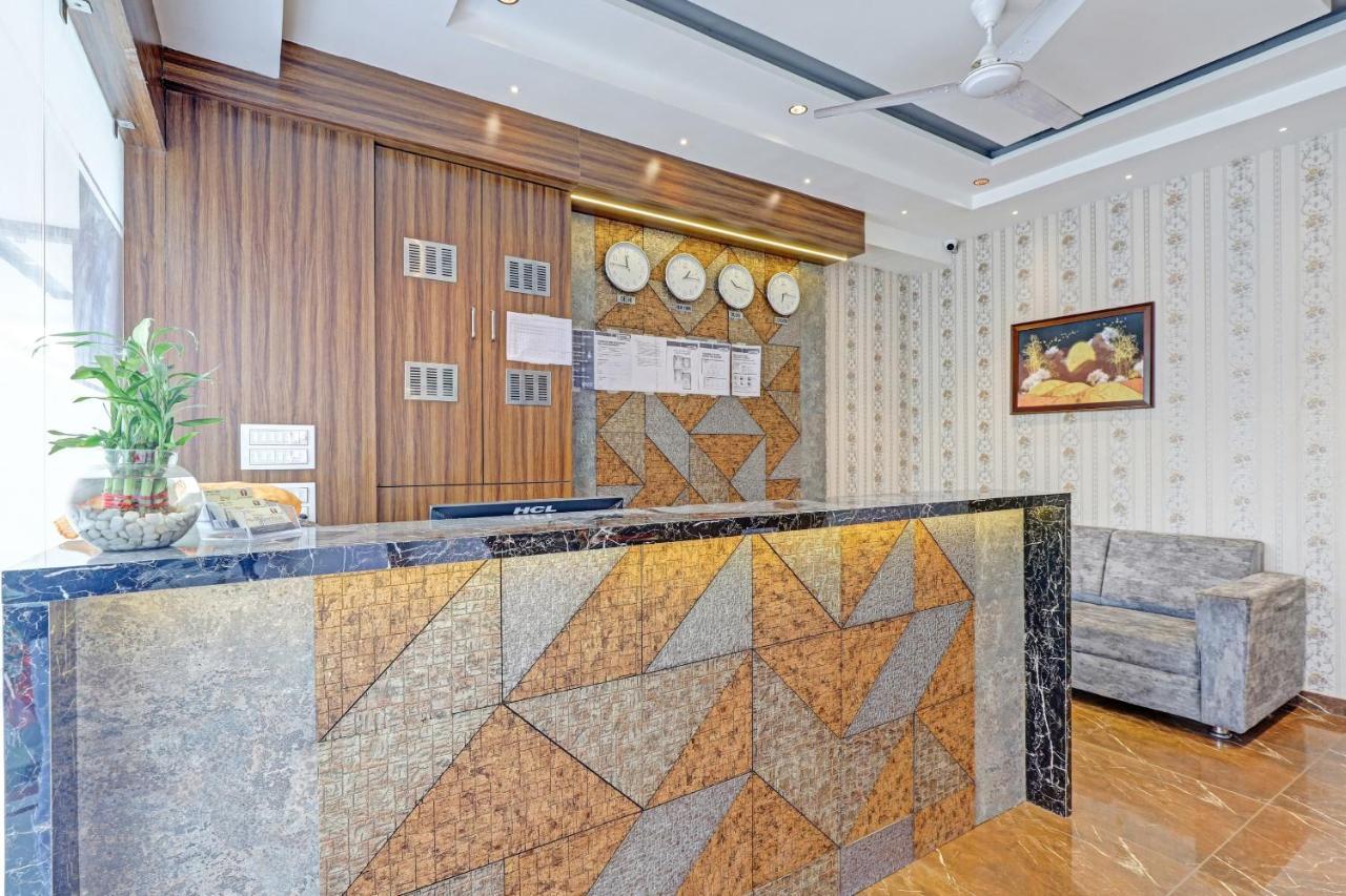 Oyo Flagship 86605 Hotel The Meriton Ahmadabad Zewnętrze zdjęcie