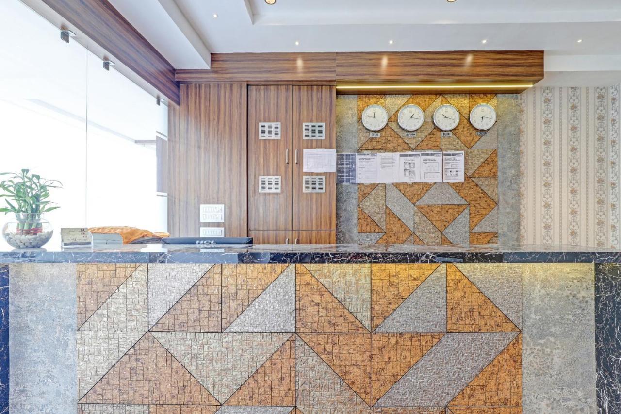Oyo Flagship 86605 Hotel The Meriton Ahmadabad Zewnętrze zdjęcie