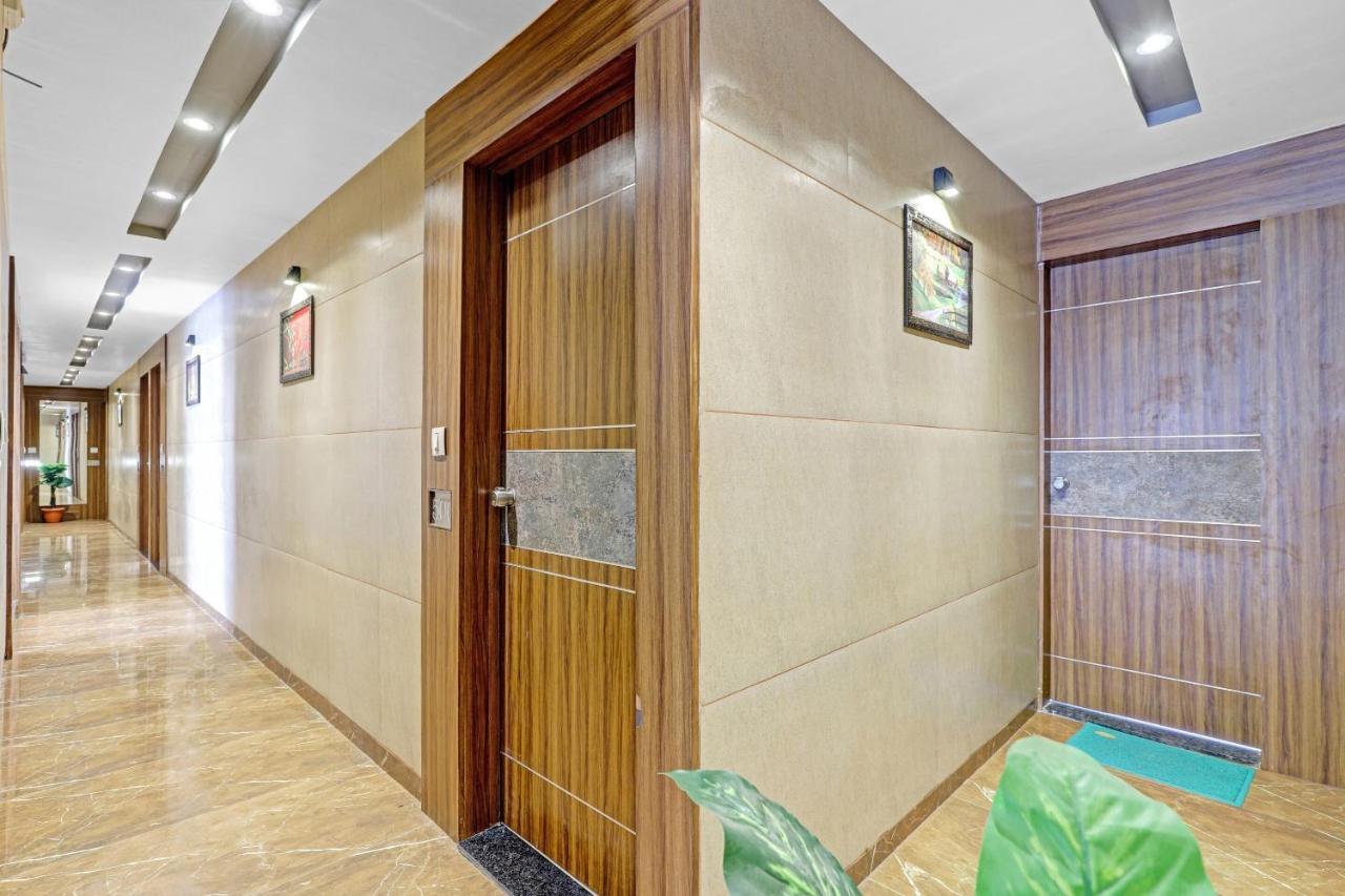 Oyo Flagship 86605 Hotel The Meriton Ahmadabad Zewnętrze zdjęcie