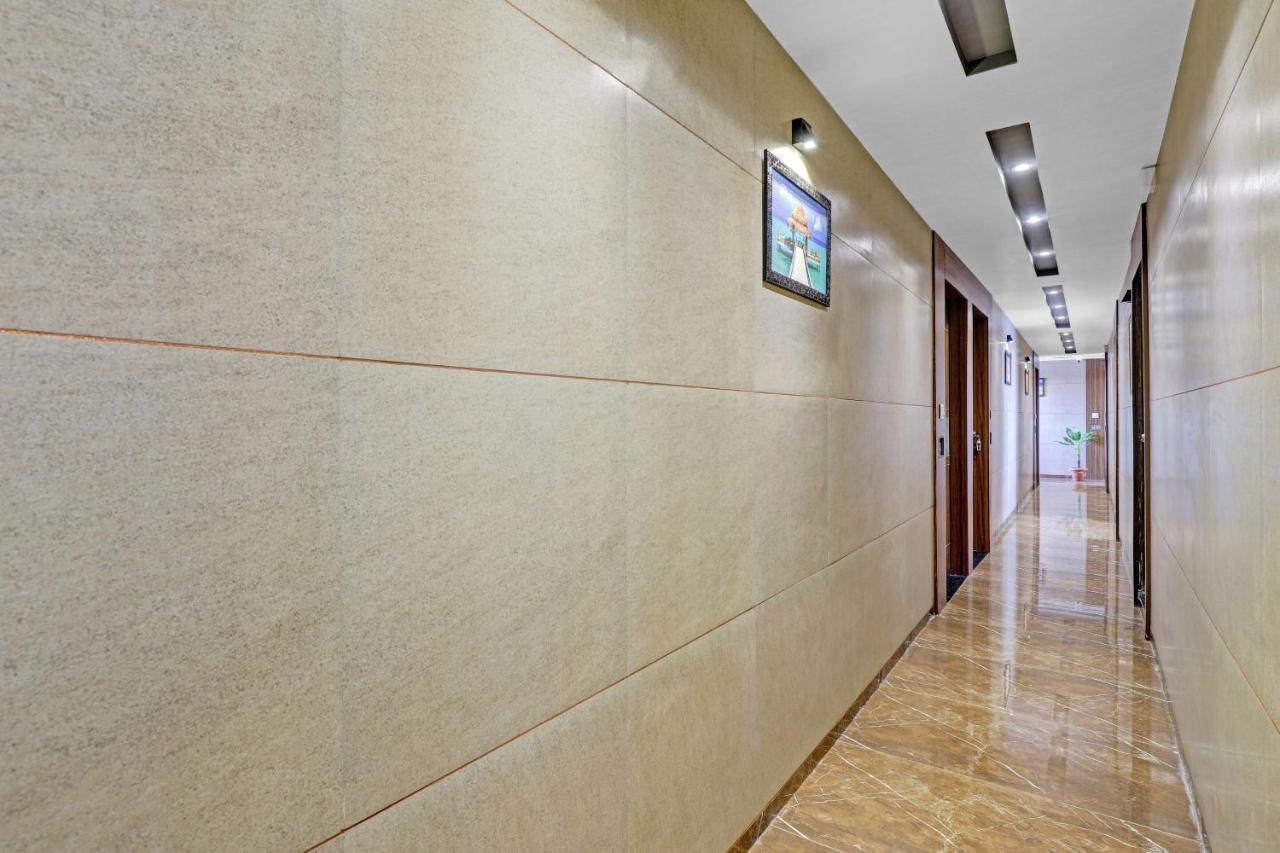 Oyo Flagship 86605 Hotel The Meriton Ahmadabad Zewnętrze zdjęcie