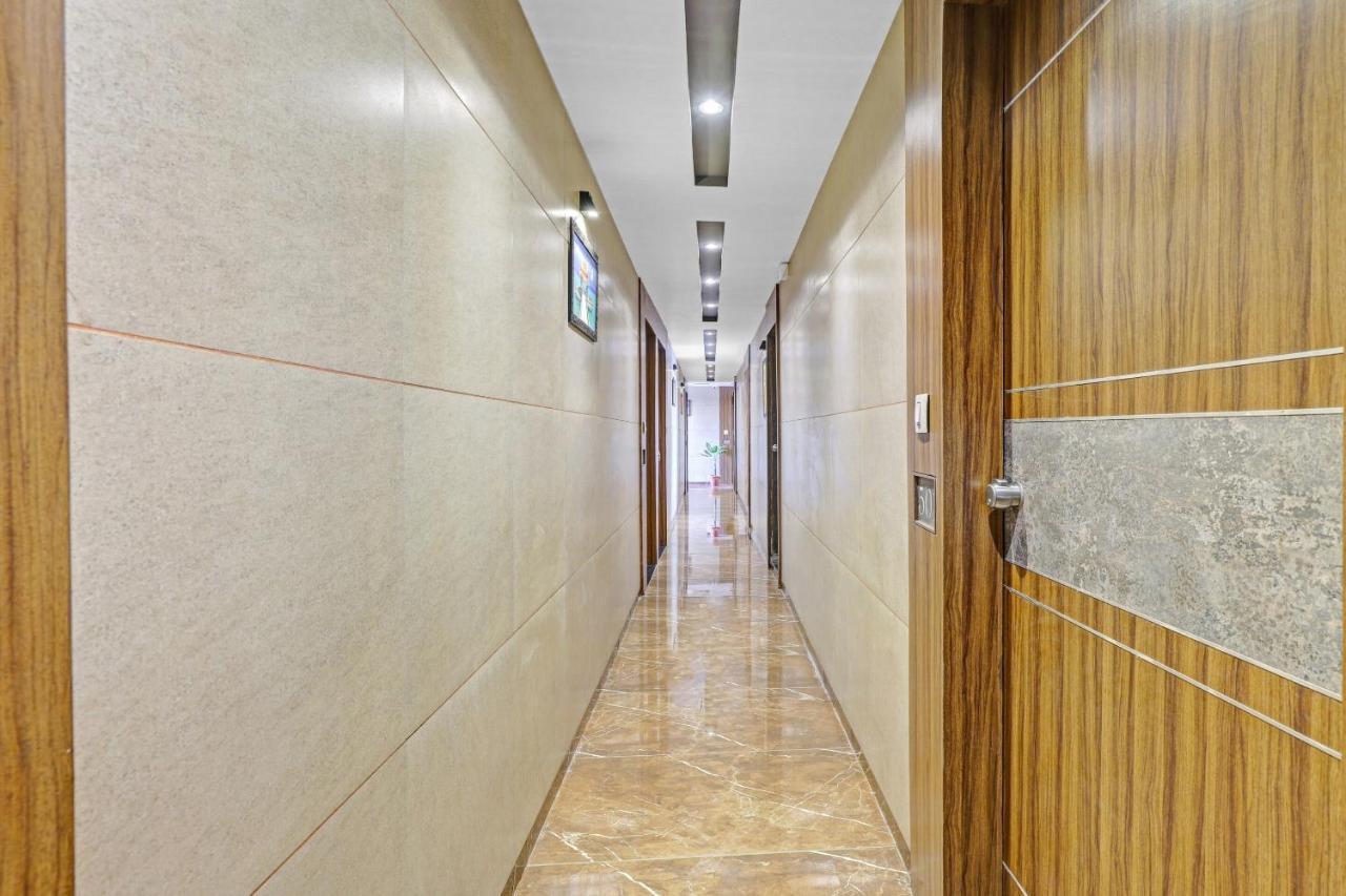 Oyo Flagship 86605 Hotel The Meriton Ahmadabad Zewnętrze zdjęcie