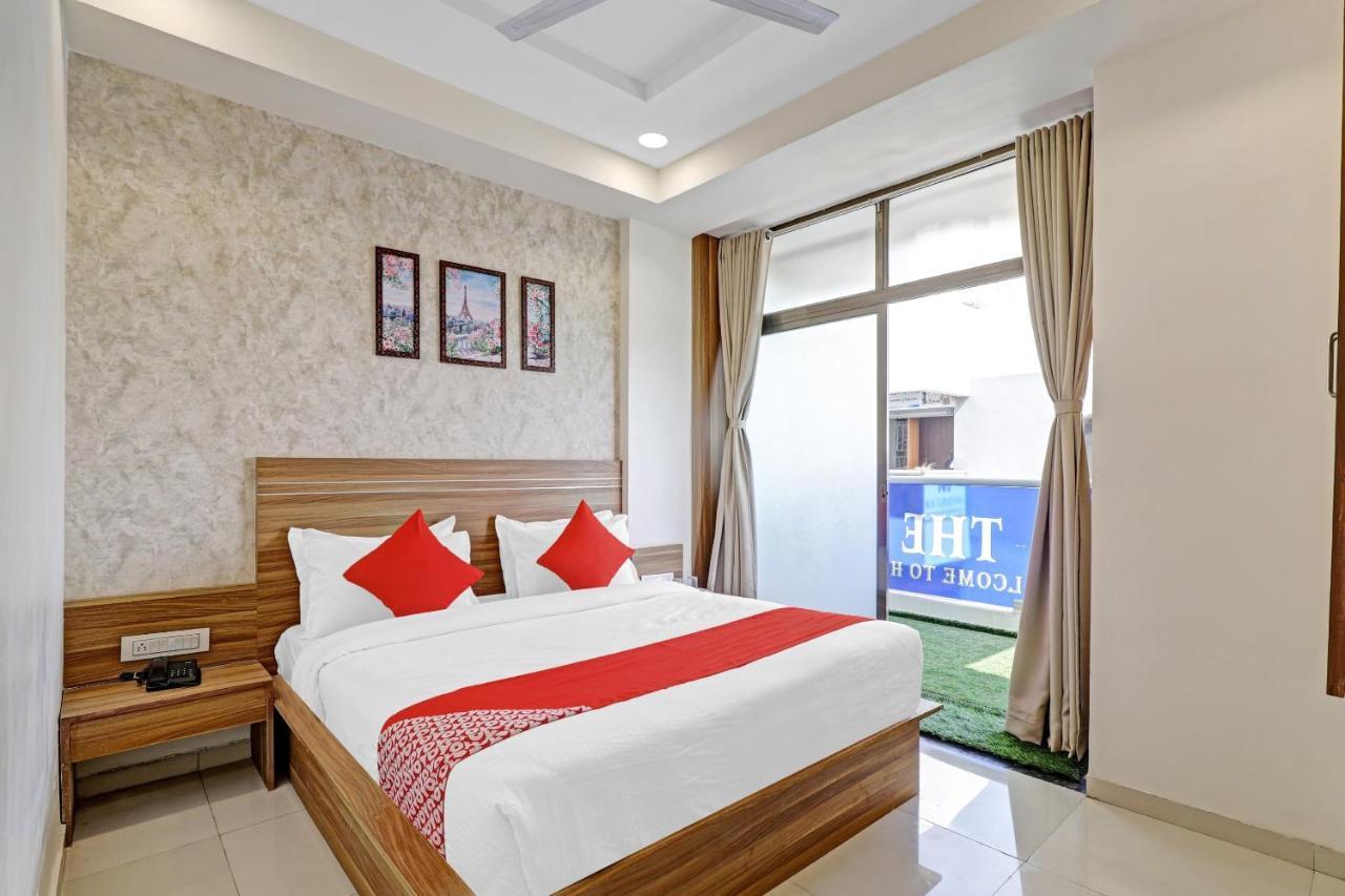 Oyo Flagship 86605 Hotel The Meriton Ahmadabad Zewnętrze zdjęcie