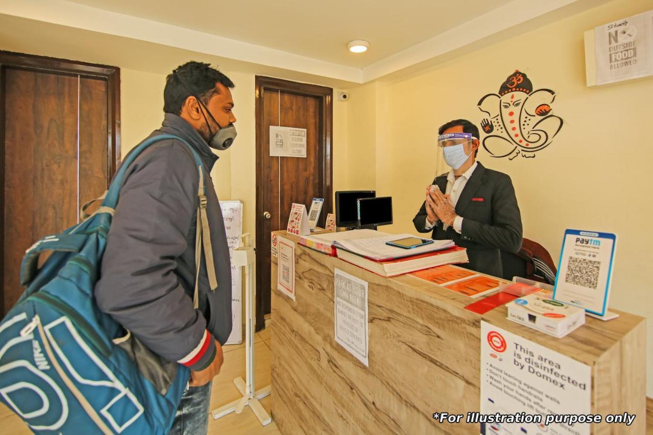 Oyo Flagship 86605 Hotel The Meriton Ahmadabad Zewnętrze zdjęcie