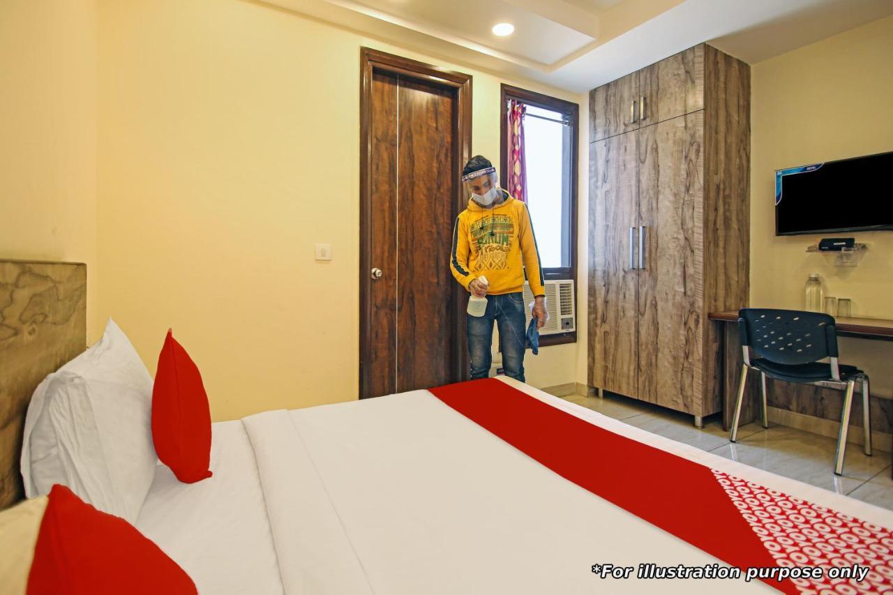 Oyo Flagship 86605 Hotel The Meriton Ahmadabad Zewnętrze zdjęcie